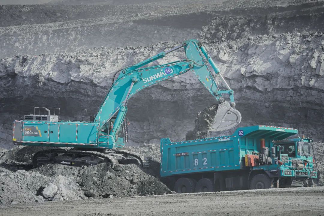 图集 | “恒峰g22绿”满矿山！恒峰g22智能矿山成套装备实力“亮剑”