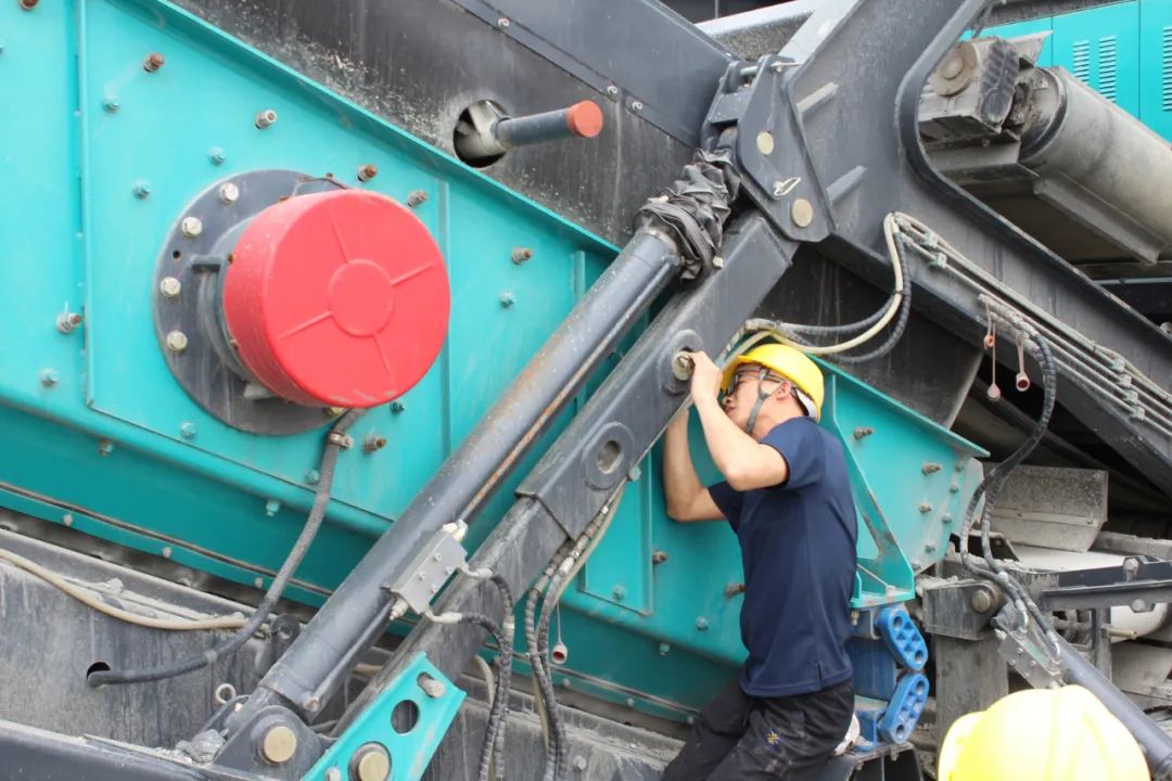 打造效劳标杆！恒峰g22普石勒“效劳万里行”活动火热举行中