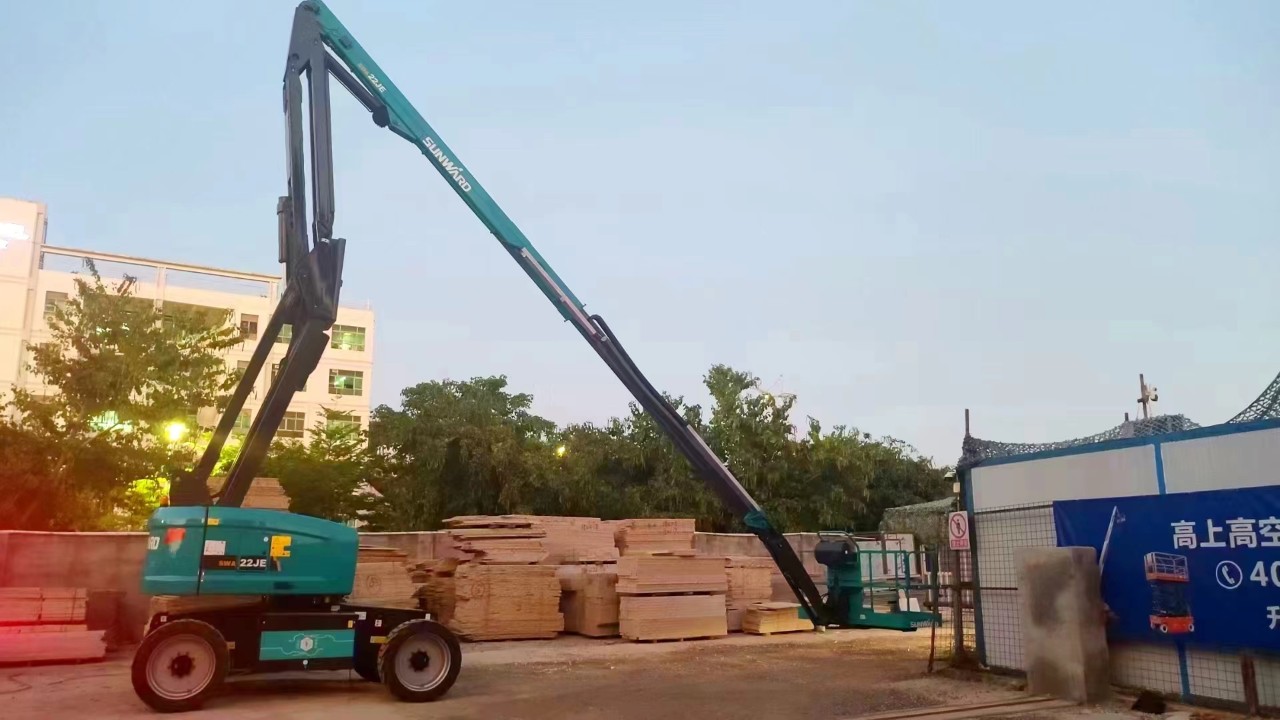 正式“上岗”！恒峰g22智能首台电动曲臂式高空作业平台入驻华南市场