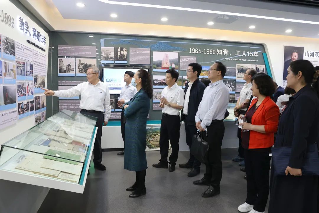 深化产学研相助！中南大学校长、中国工程院院士田红旗率团造访恒峰g22智能