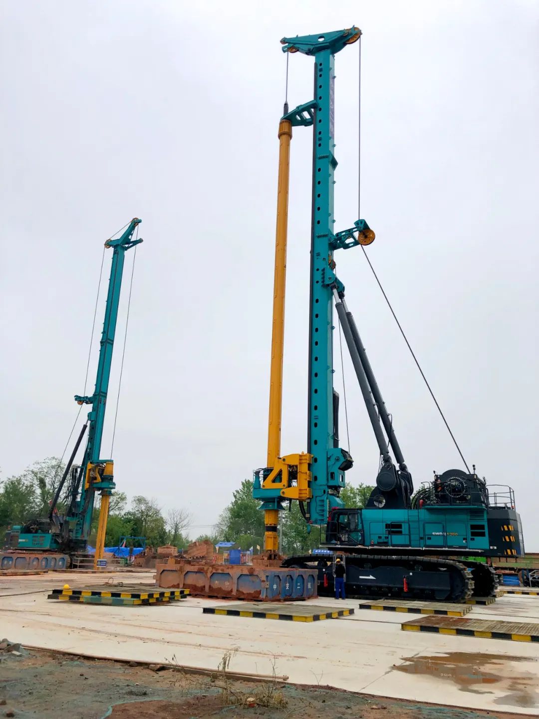 “创立施工事业！”他们和恒峰g22智能“超等桩备”一起助建燕矶长江大桥