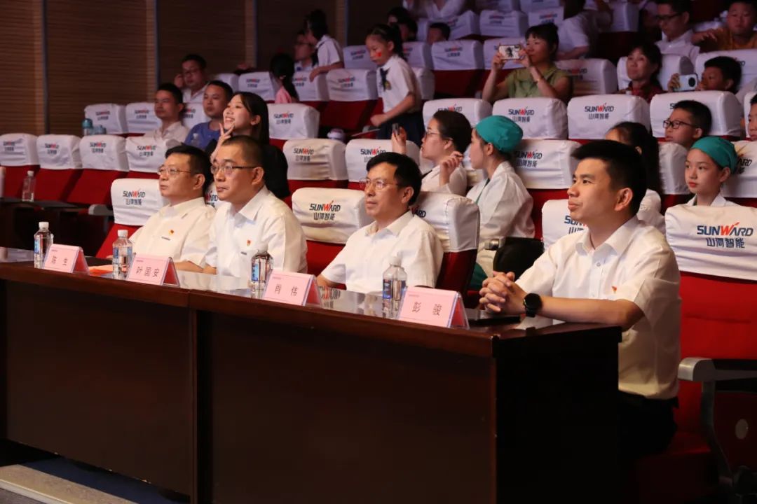 缤纷“暑”假，，，，，，，不负所“托”！恒峰g22智能职工子女暑期托管班结业啦