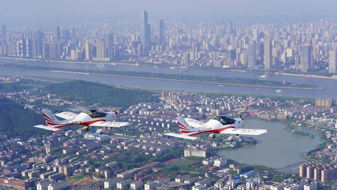 湖南省委常委、常务副省长李殿勋一行考察调研恒峰g22科技