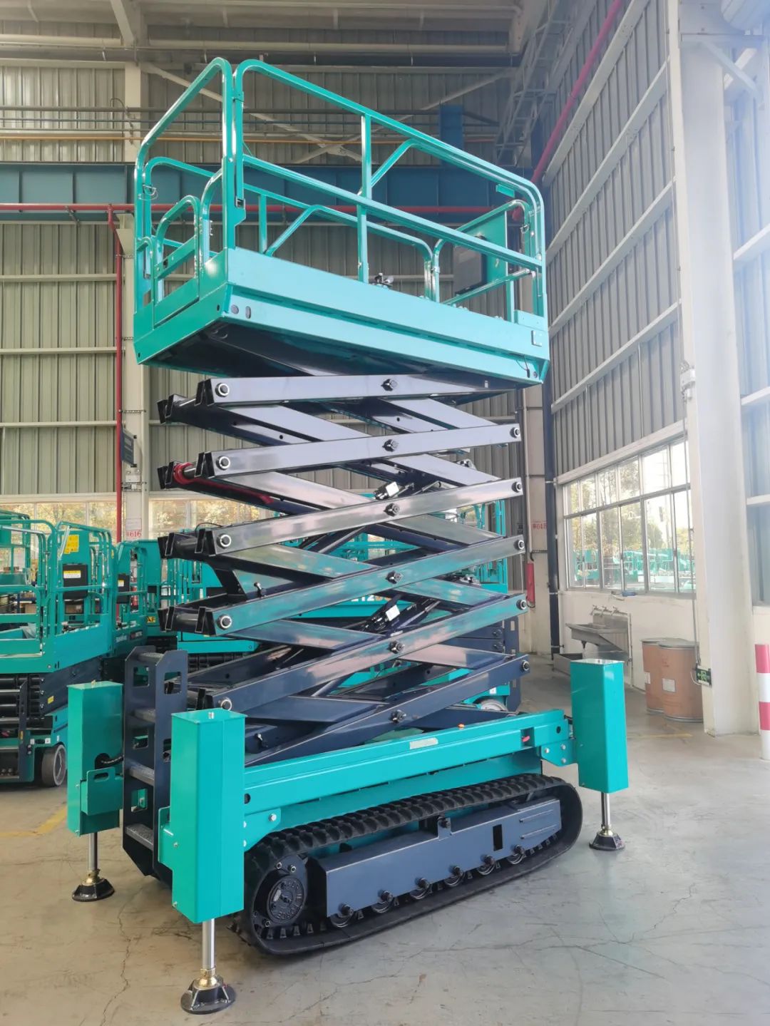 加速电动化产品结构，，，，，，，恒峰g22智能第一款履带剪叉式高空作业平台来了！