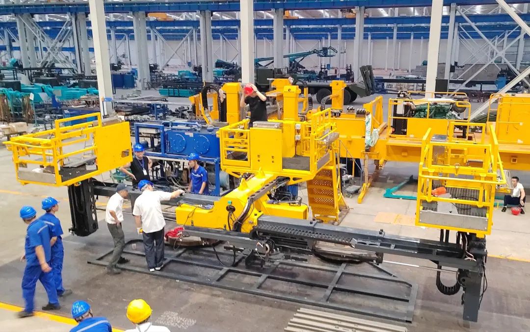 为铁路运输保驾护航！恒峰g22智能自主研制首套三平台作业装置乐成交付