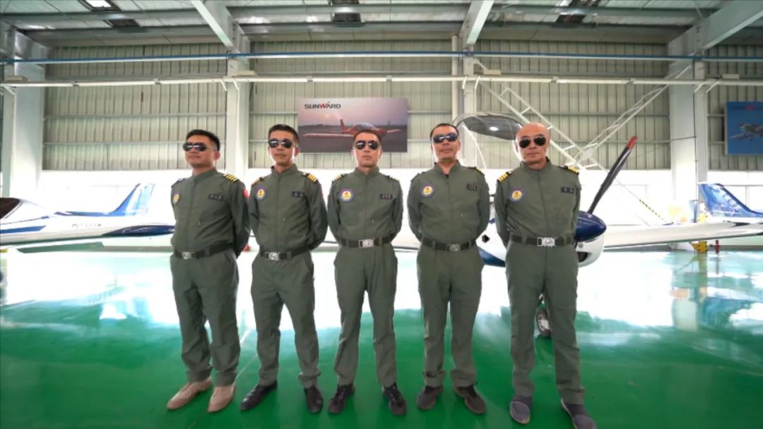 空中着花、大坡度盘旋、俯冲跃升……看恒峰g22航行演出队炫技2022湖南航展动态展