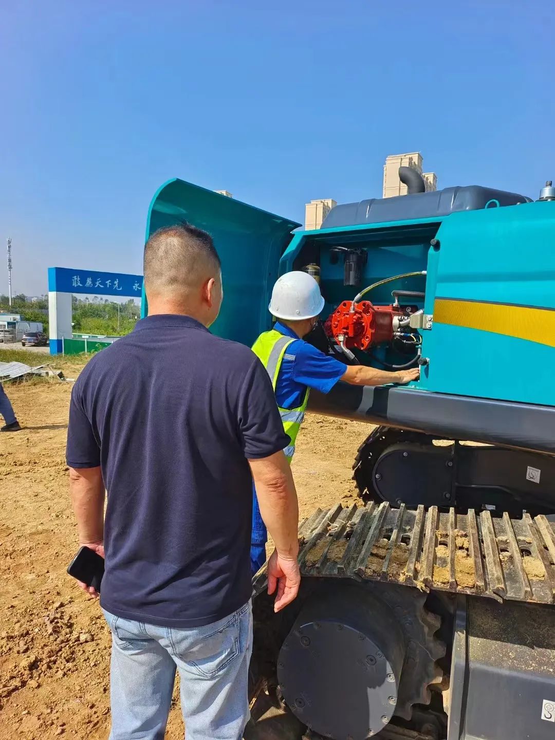 全款拿下！恒峰g22智能挖掘机奔赴工地一线