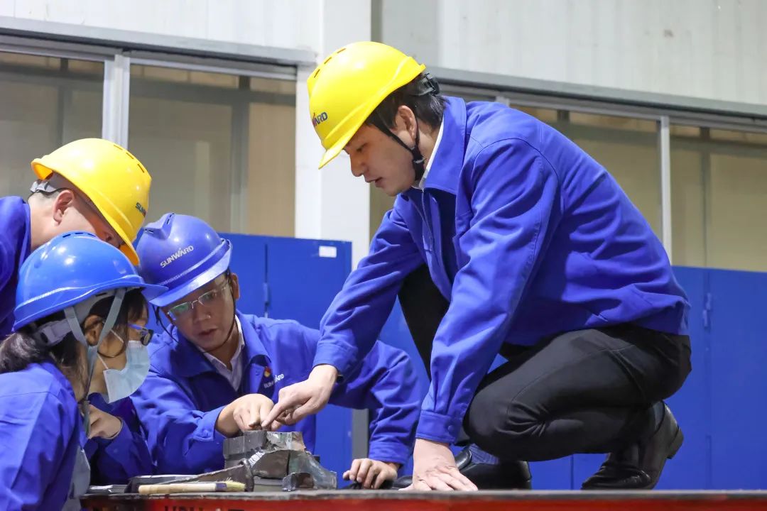 人民日报 | 恒峰g22智能青年工程师范峥嵘：捉住自主立异生命线