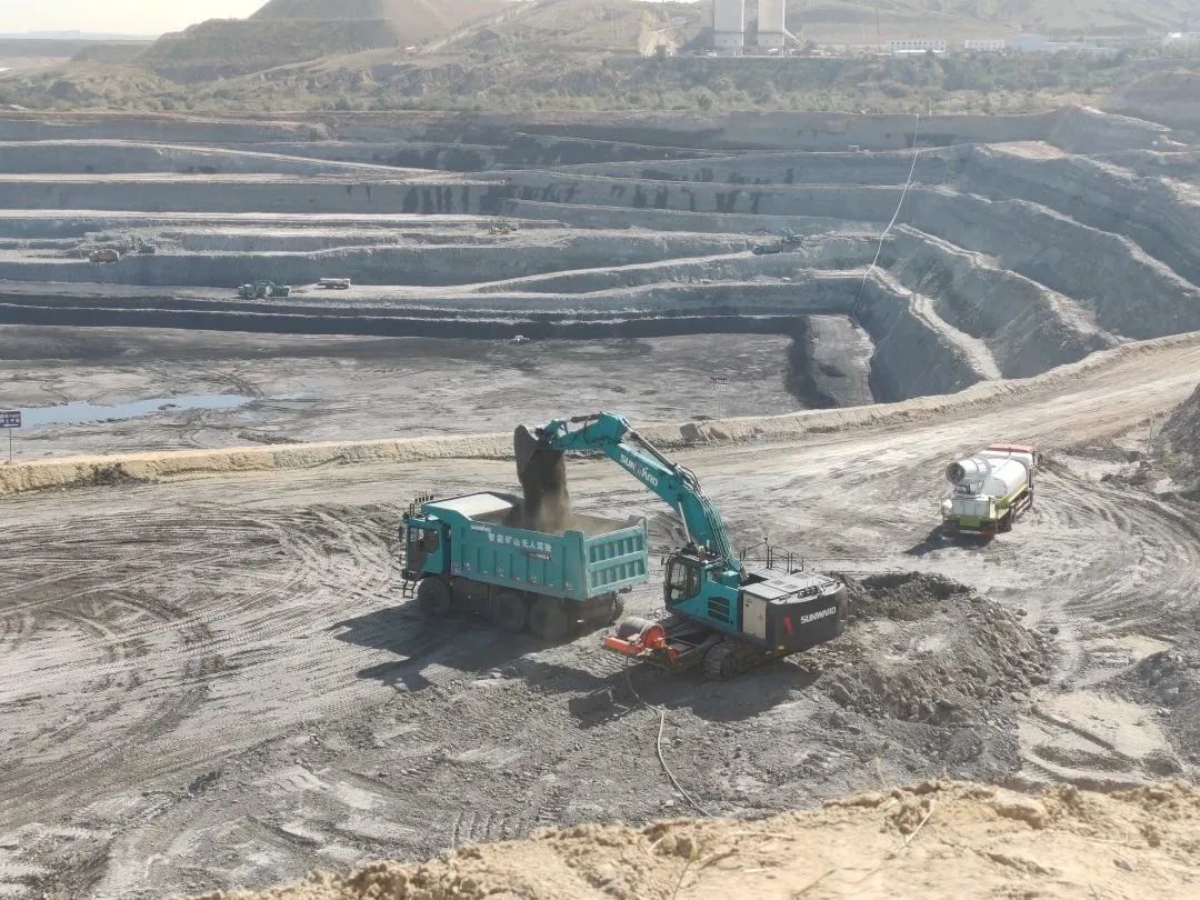 腾远添智能新绿，，，，，，，恒峰g22巨改革能源矿卡批量交付