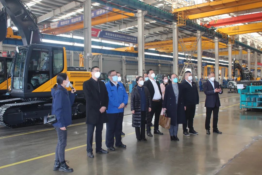 五粮液集团工会主席郭叙雷带队赴恒峰g22智能考察交流