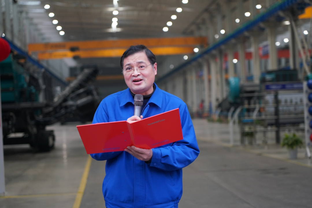 “持证上岗，，，，，，成为破碎筛分装备的好管家！”