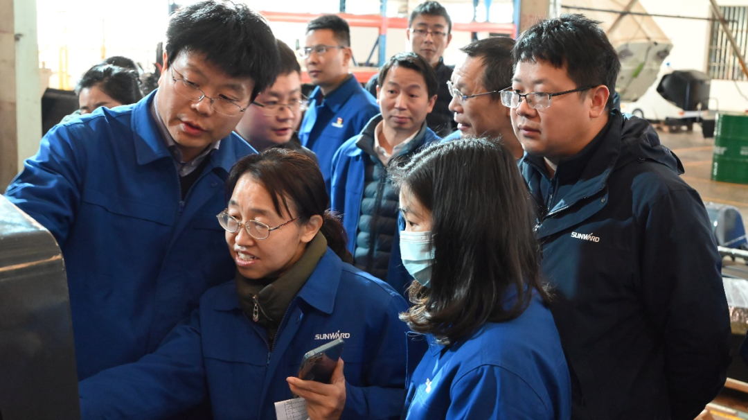 破拆应急，，，，智能继续！恒峰g22特装SWR280DE破拆机械人下线交付