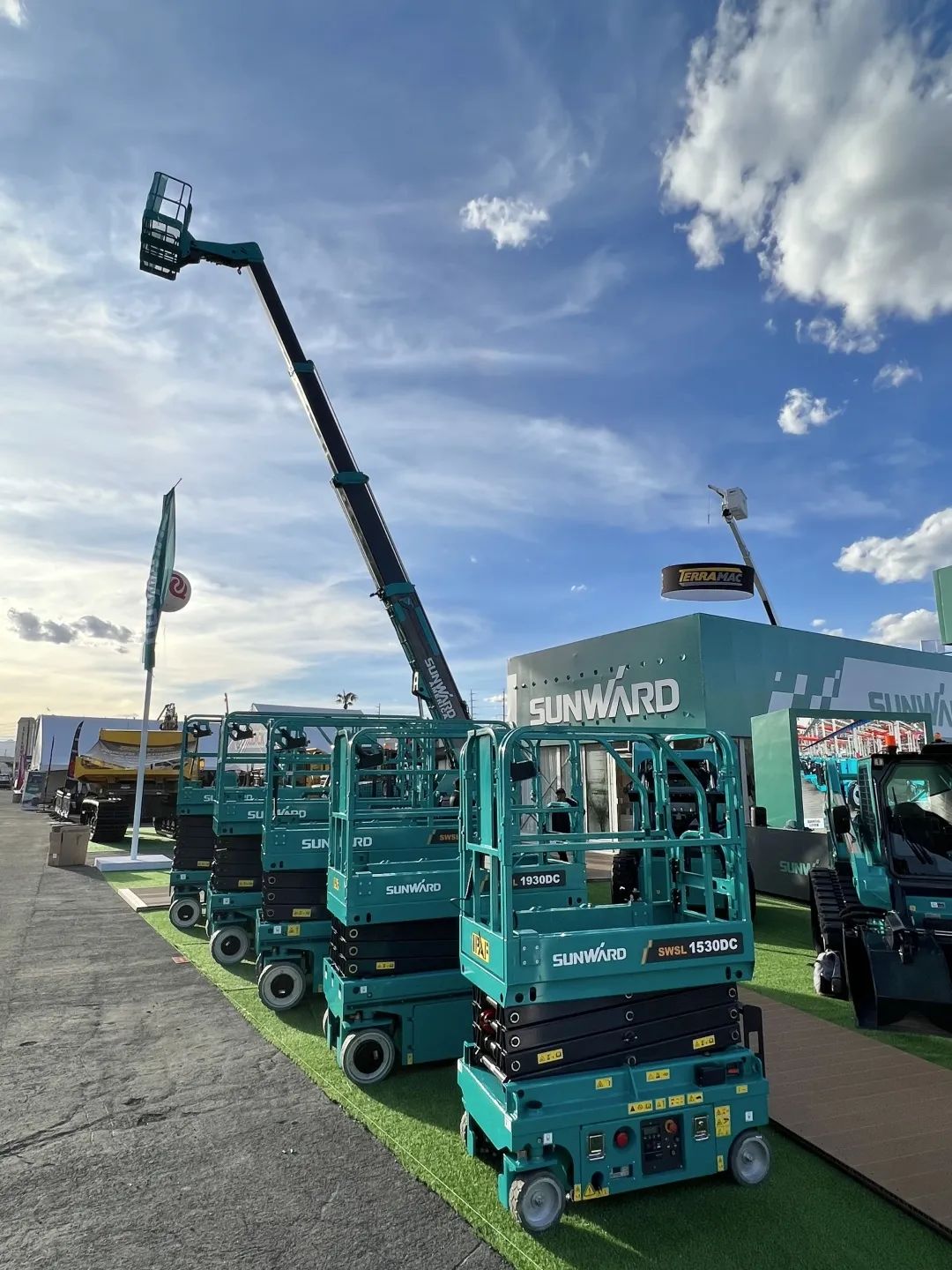 拉展直播 | 恒峰g22智能高空精品亮相2023美国拉展，，，，，，哪款是你的最爱？？？？？？