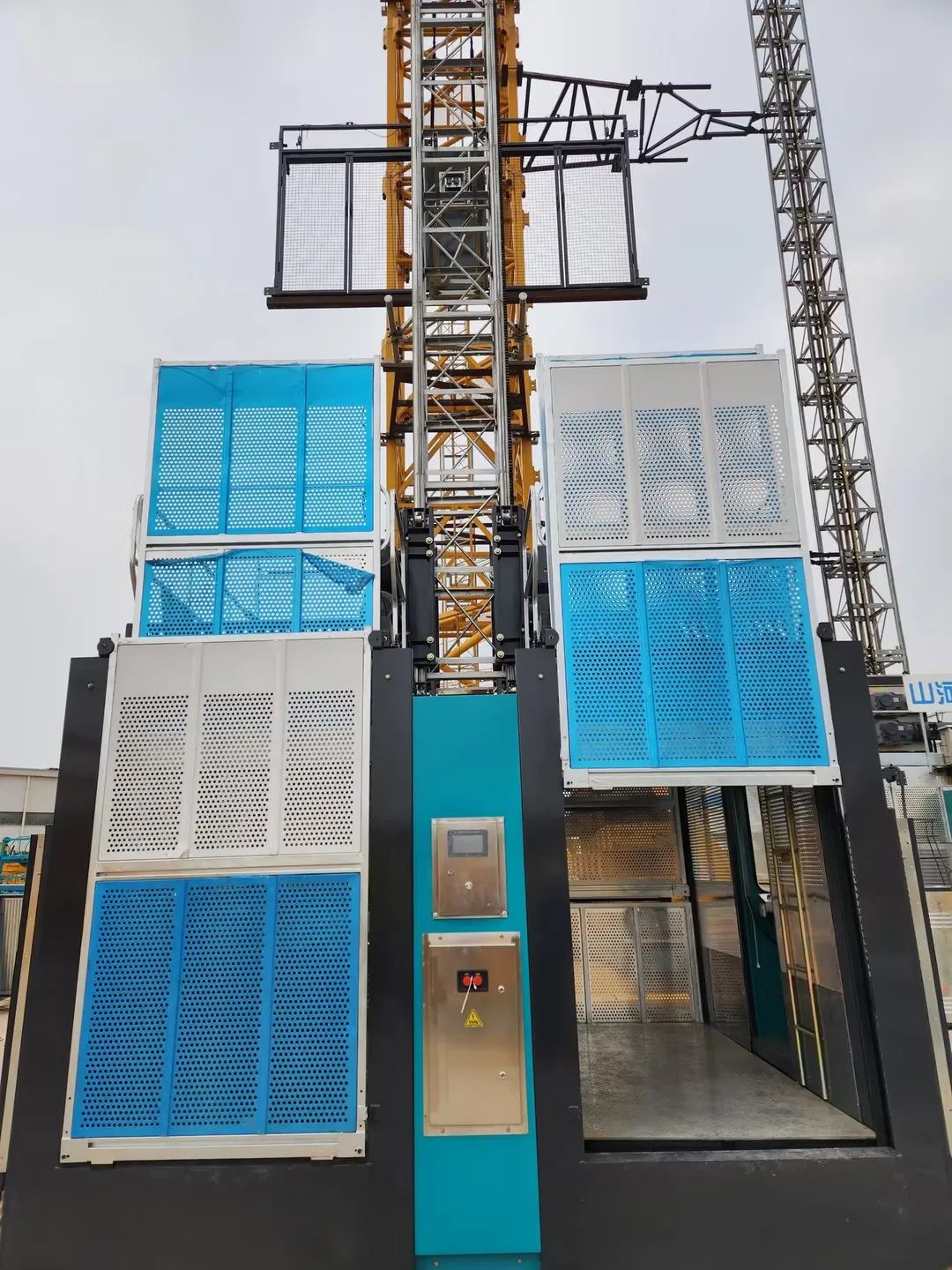 科技显能、再添新品！恒峰g22江麓智能施工升降机乐成下线