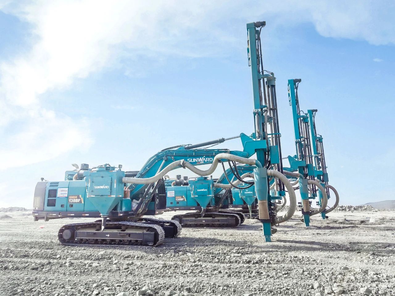 “绿色智能矿山建设专家”！恒峰g22智能全新一代切削潜孔一体式钻机重拳出击