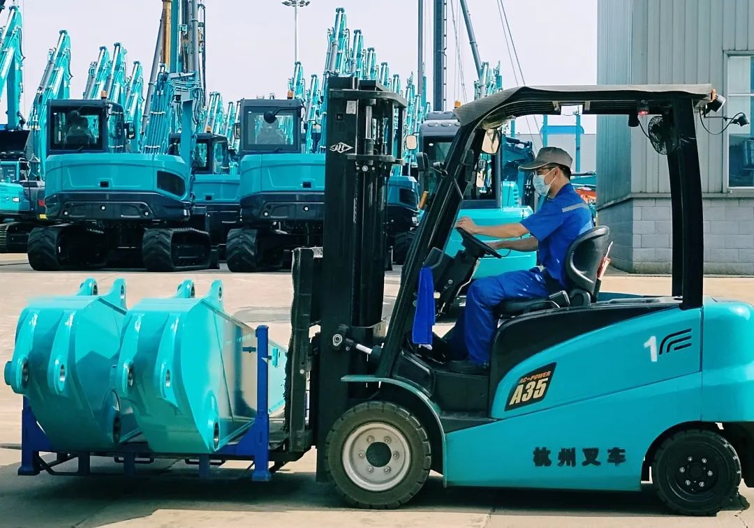 劳动庆幸，，，，，，，创立伟大！纪录那些通俗且伟大的劳动瞬间