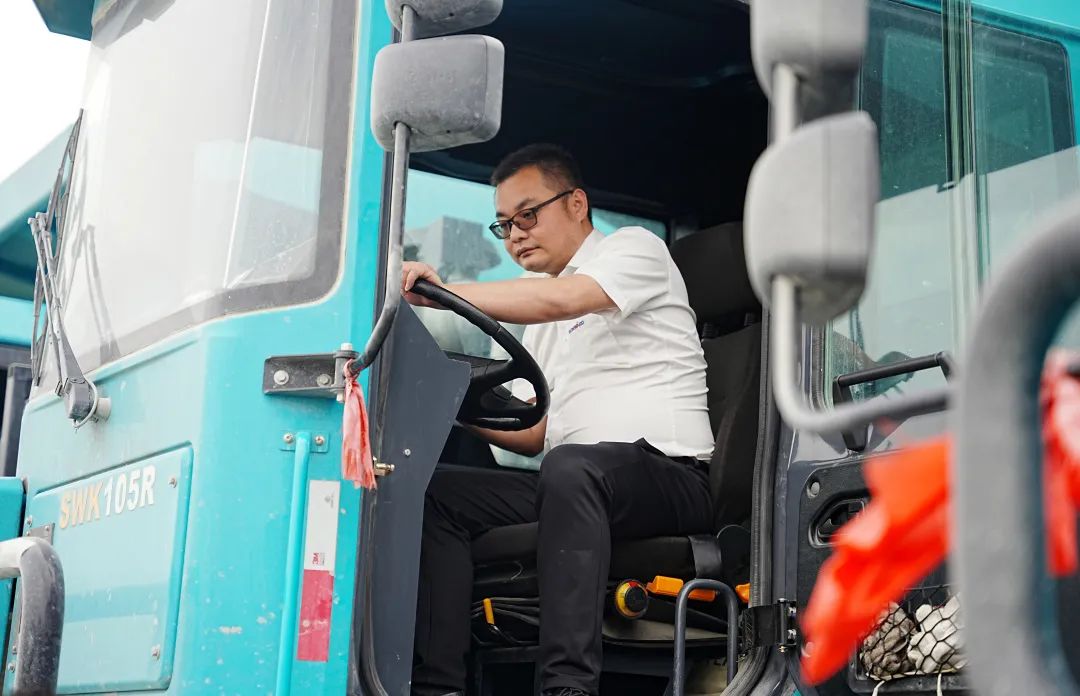 一连助力“双碳”目的，，，，，，恒峰g22巨鼎LNG矿卡在辽宁批量应用