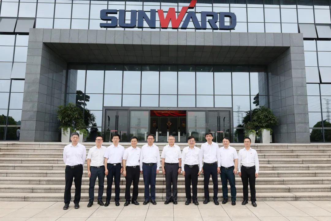 中国联通集团副总司理梁宝俊到访恒峰g22智能