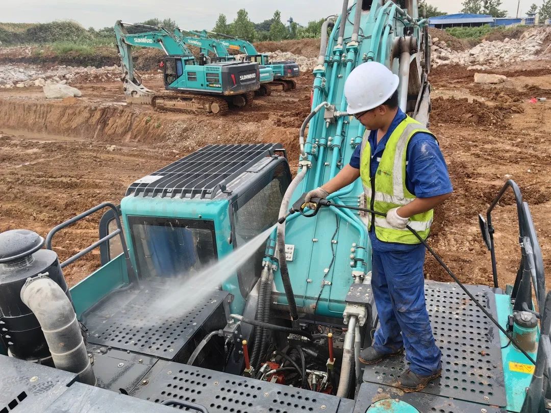 品质恒峰g22，，，，，，专心折务！恒峰g22智能挖掘机2023年效劳万里行正式出征