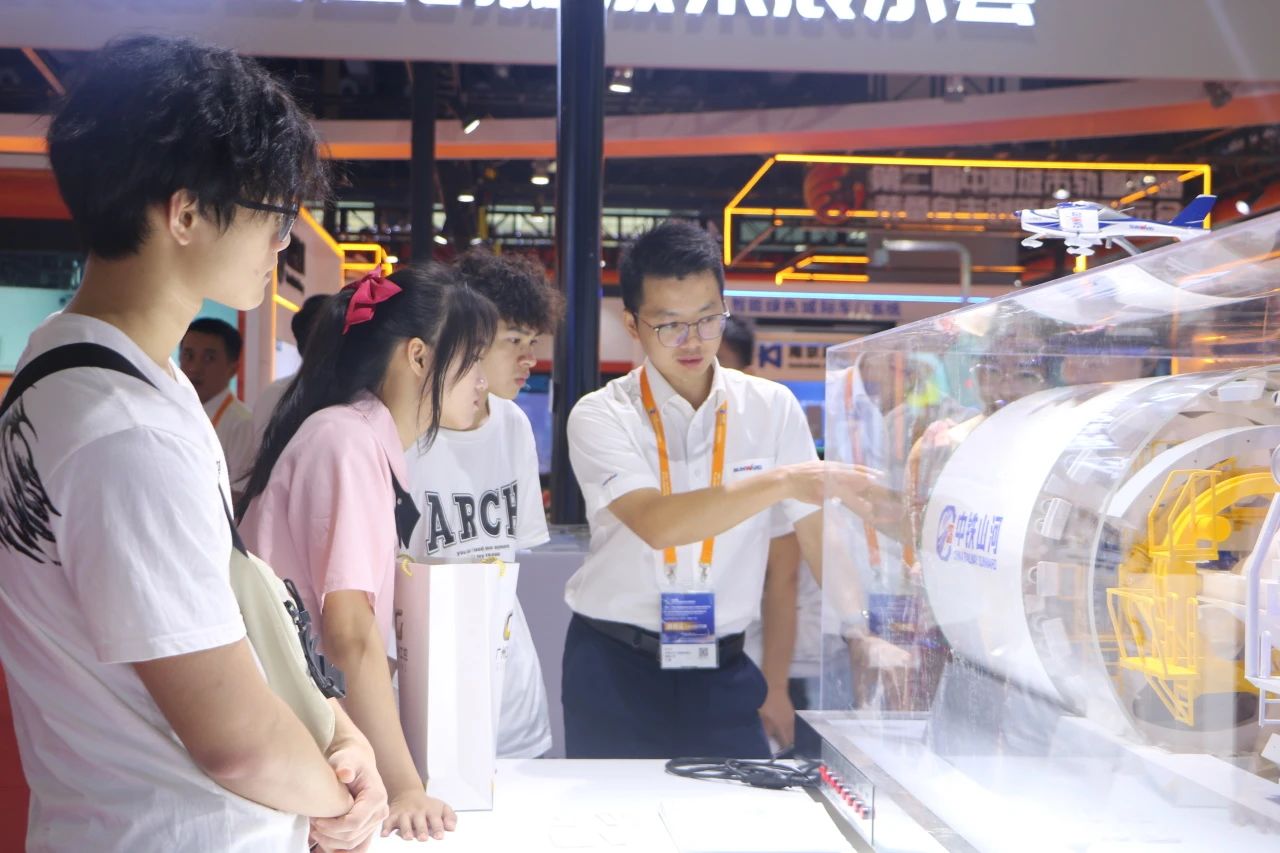 中铁恒峰g22亮相首届广州大湾区国际轨道交通工业生长论坛暨展览会