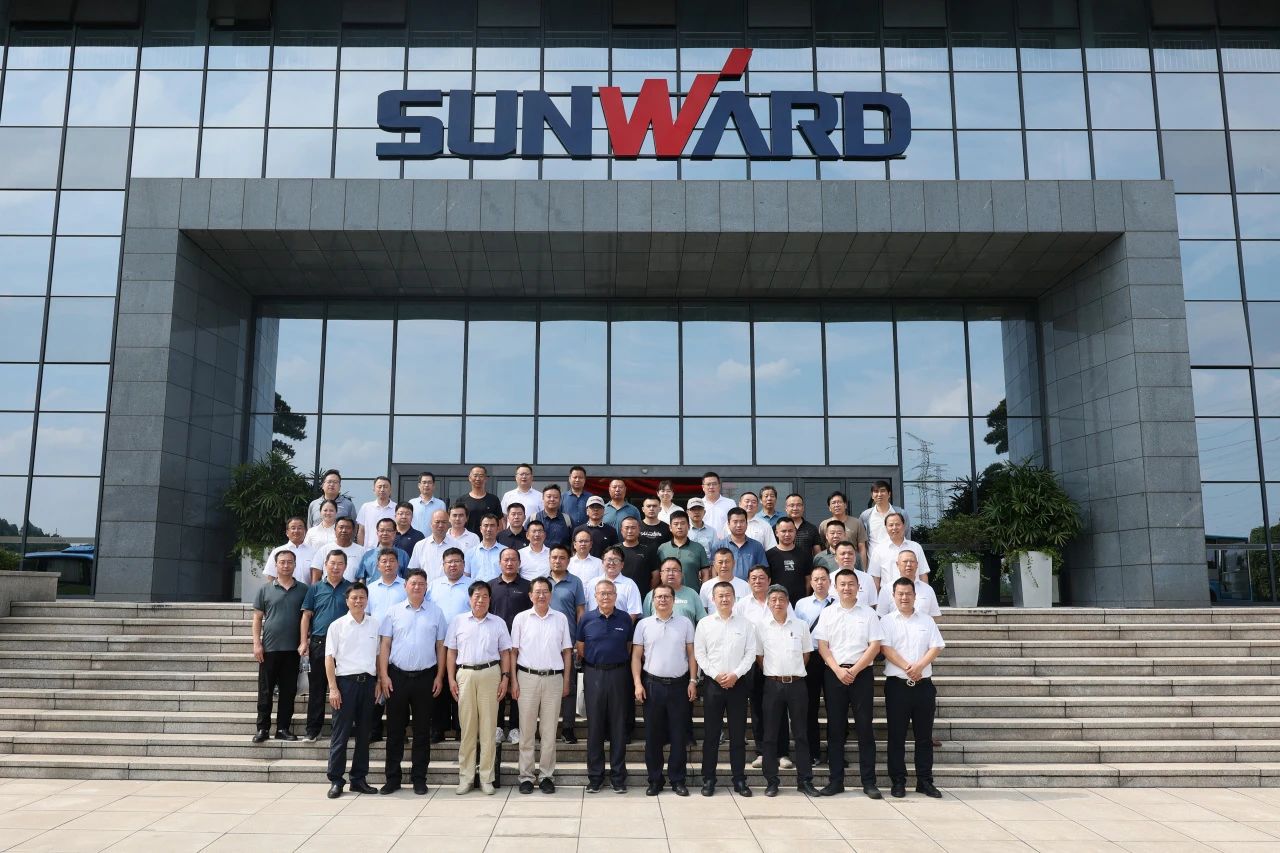 恒峰g22智能全球首创深井套管车载钻机下线宣布