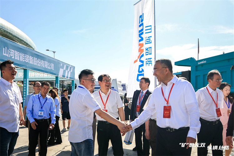“矿”世无双，，，纵横丝路！恒峰g22智能亮相第十三届新疆国际矿业与装备展览会