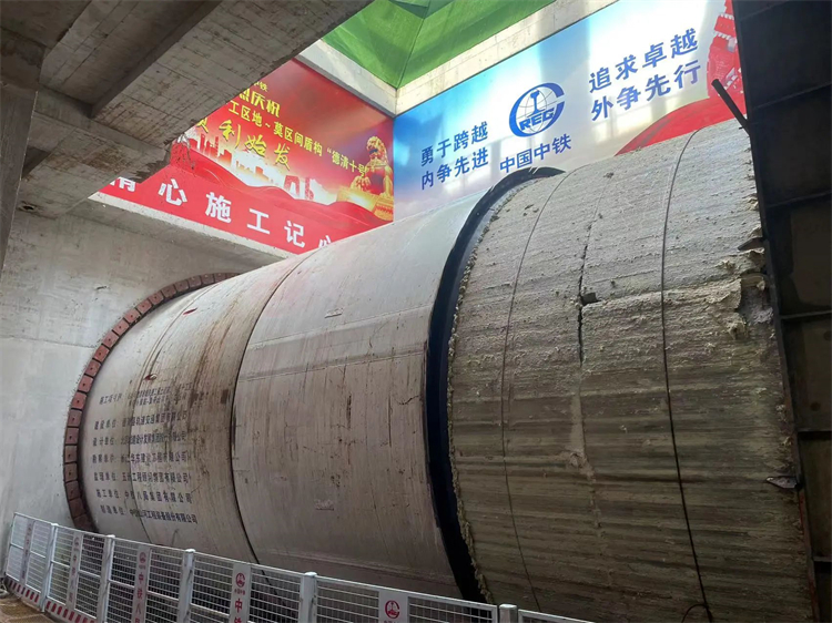 首战华东市场。。。。。。。≈刑惴錱22杭德市域铁路工程地莫区间左线盾构机顺遂始发