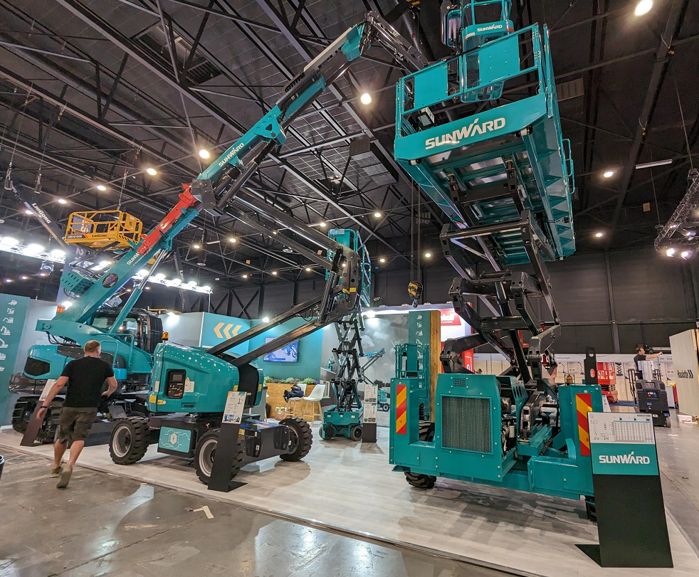 外洋销售同比增添超200%！恒峰g22智能高空机械阔步“出海”