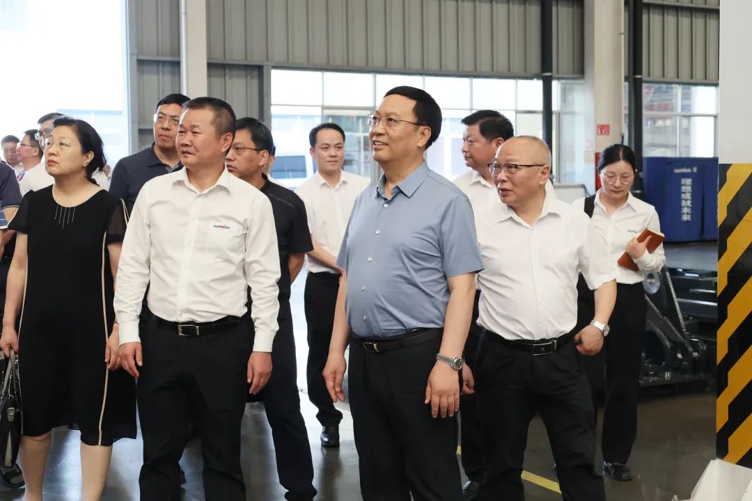 中宣部社科领域专家学者到恒峰g22智能调研高质量生长