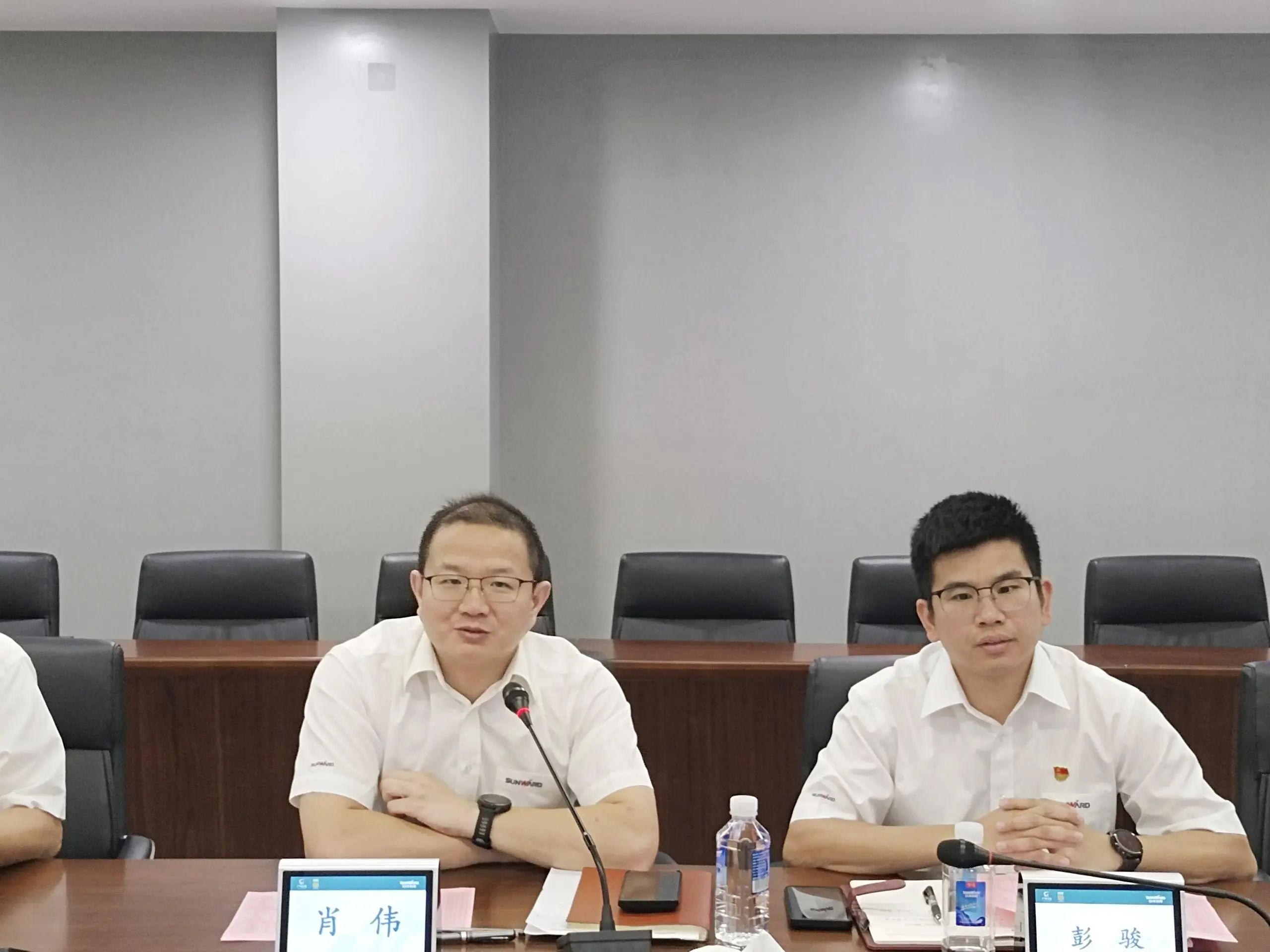 泛论心声，，，，，，共话未来！这场应届结业生员工座谈会，，，，，，很暖，，，，，，很知心！