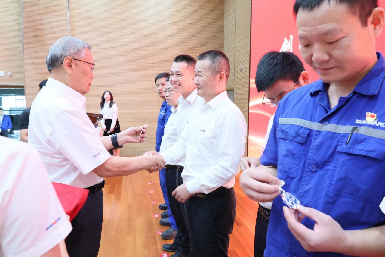 强信心 聚协力 共建优美家园——庆祝恒峰g22智能建设24周年表扬大会盛大召开