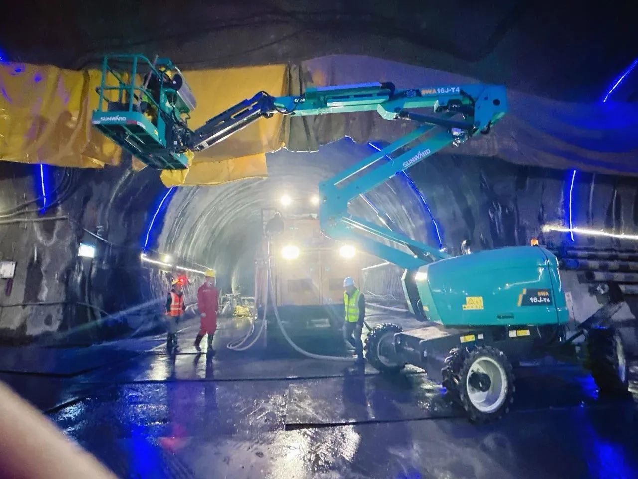 不惧高海拔挑战！恒峰g22智能高空机械实力助建川藏铁路