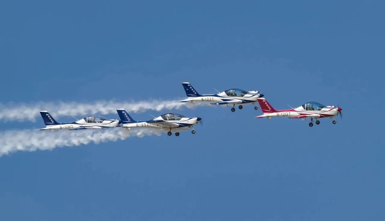 央媒聚焦！一起见证首届亚洲通用航空展上的恒峰g22风范