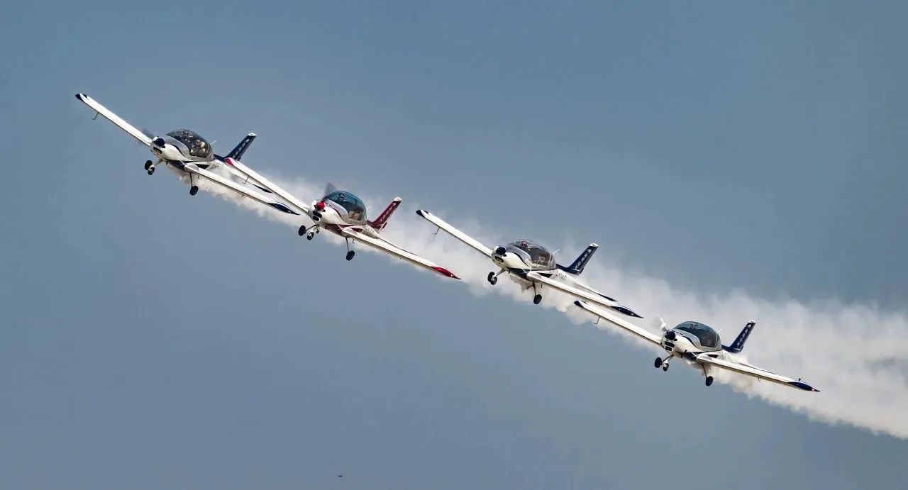 央媒聚焦！一起见证首届亚洲通用航空展上的恒峰g22风范