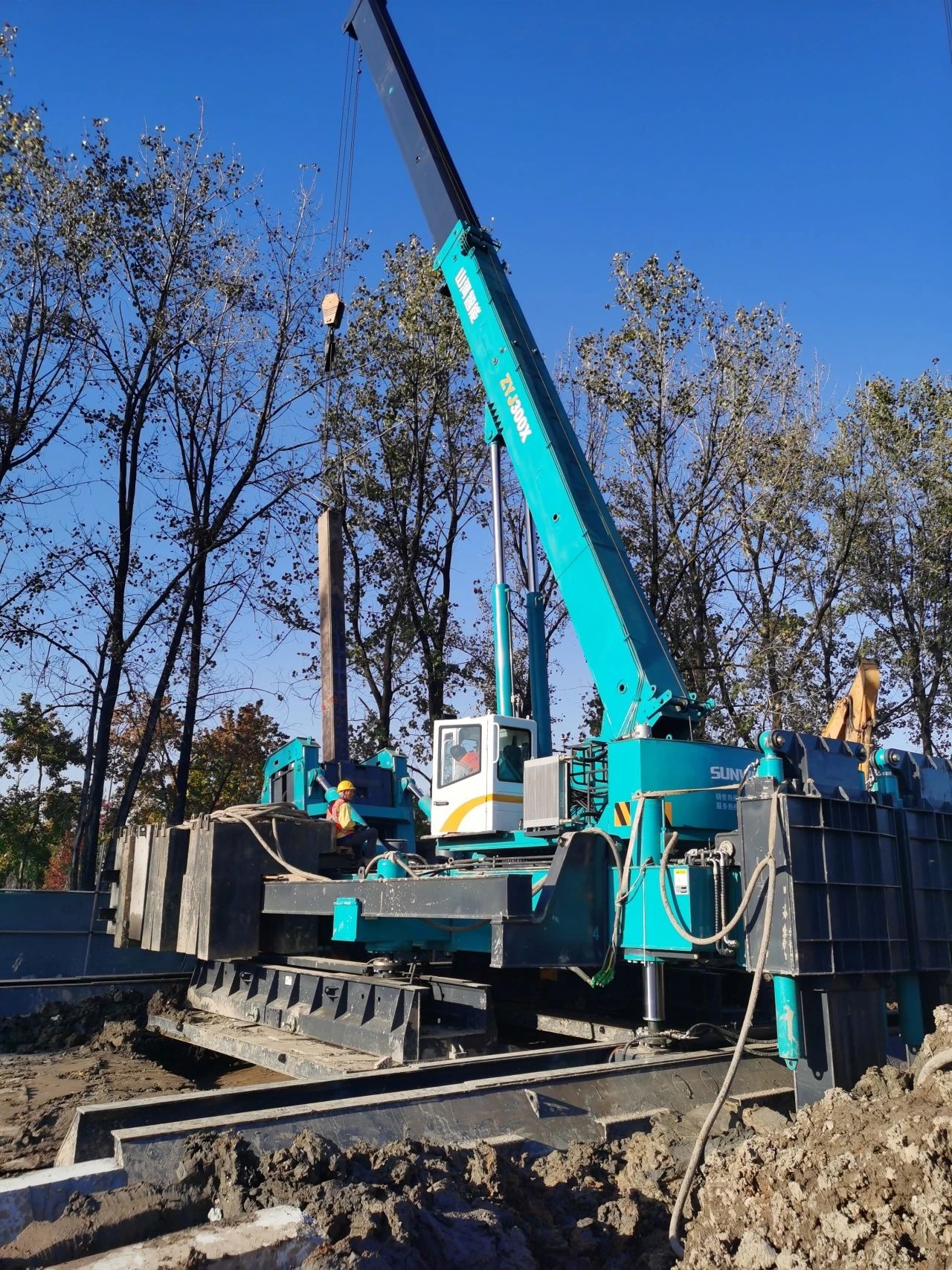 “恒峰g22绿”闪灼西子湖畔！恒峰g22智能ZYJ300X斜桩压桩机强势来袭