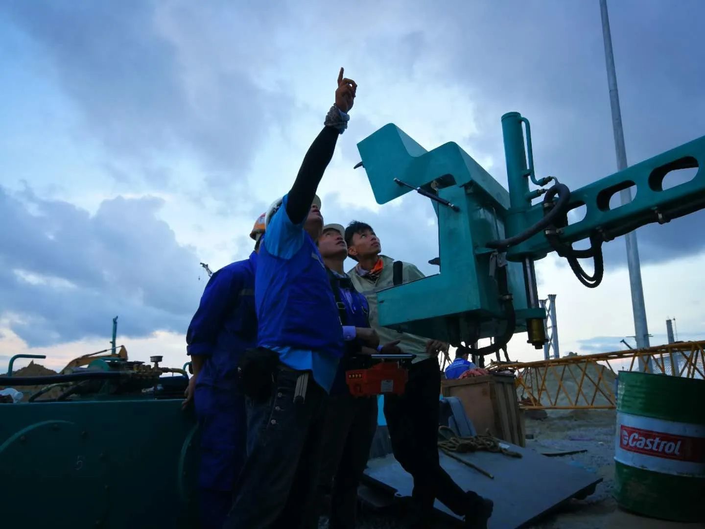 看恒峰g22工匠们怎样用一双巧手“拿捏”事情、创立“事业”