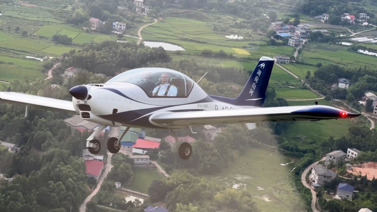 二十载磨砺，，，，，，，，“阿若拉”飞机累计航行时间突破11万小时！