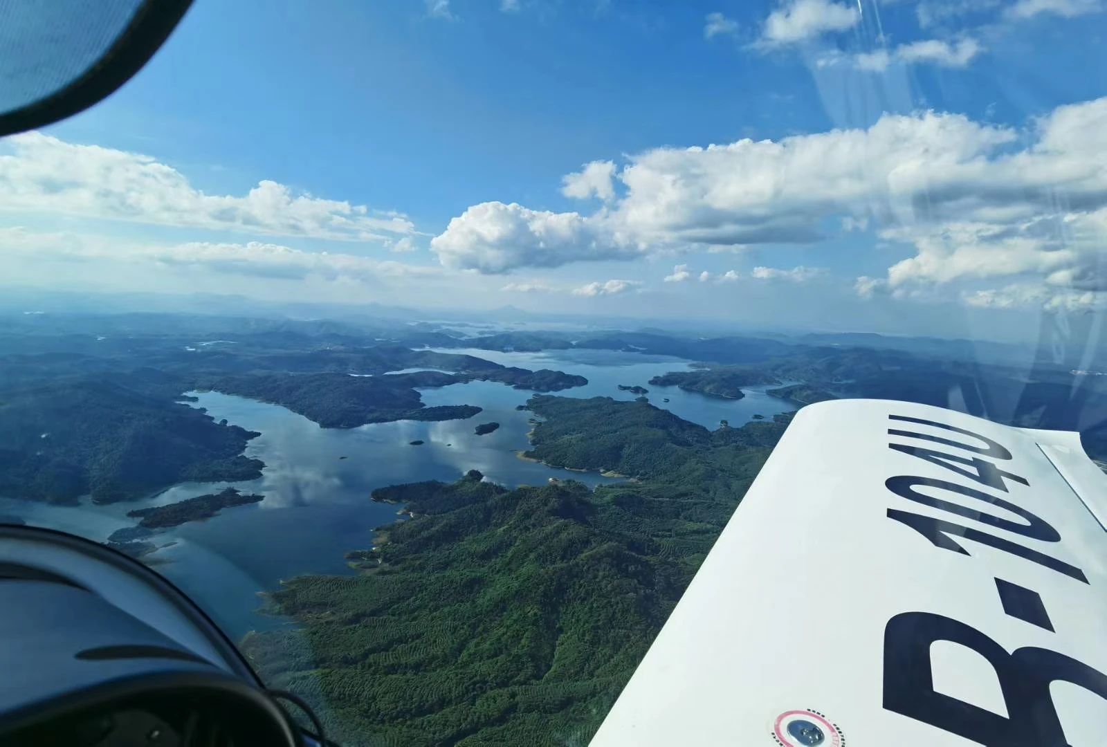 二十载磨砺，，，，，，，，“阿若拉”飞机累计航行时间突破11万小时！