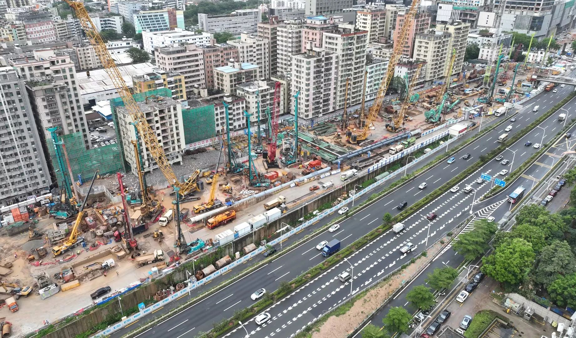 性能突出，，，，，，，超强助力！恒峰g22智能旋挖钻机助力深圳地铁五和站施工