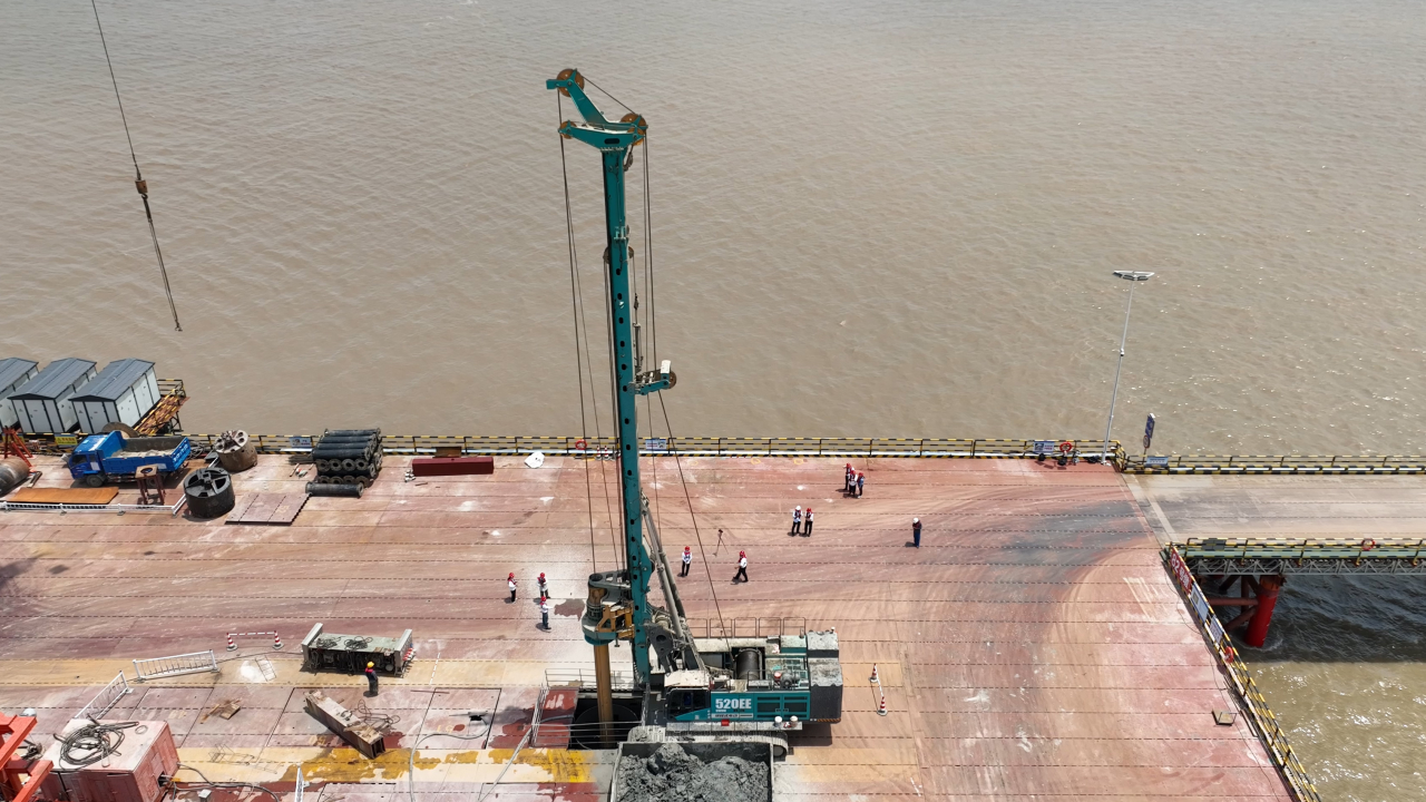 先导式立异，，，，，，，，再推电动新品！恒峰g22智能SWDM520EE增程式旋挖钻机推介会乐成举行