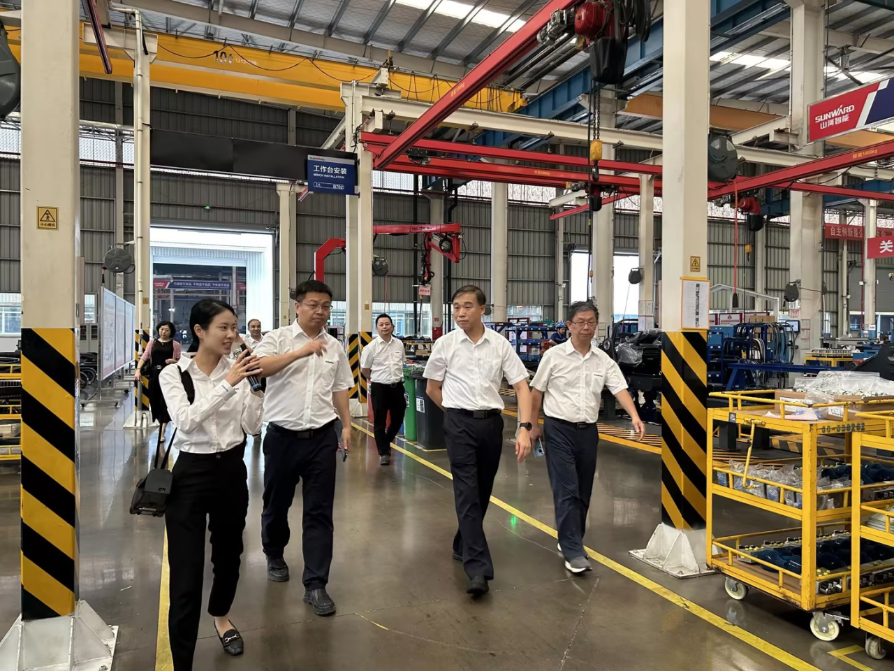 深化交流相助！广州港李明忠副总司理率队莅临恒峰g22智能考察交流！