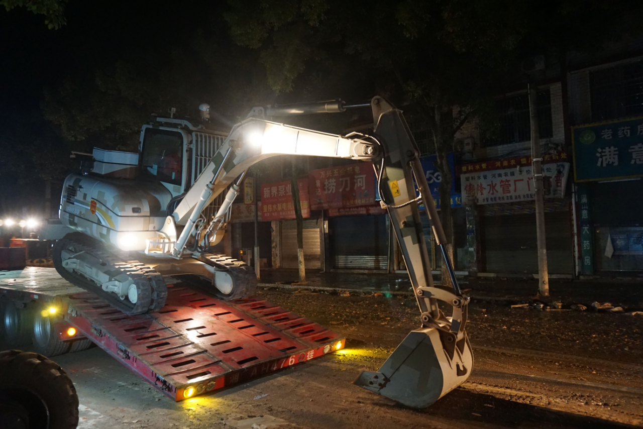 驰援湖南平江抗洪抢险，，，，，共克时艰显继续