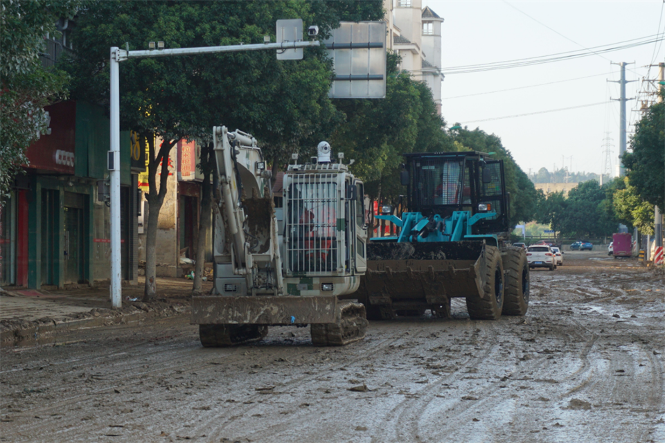 驰援湖南平江抗洪抢险，，，，，共克时艰显继续
