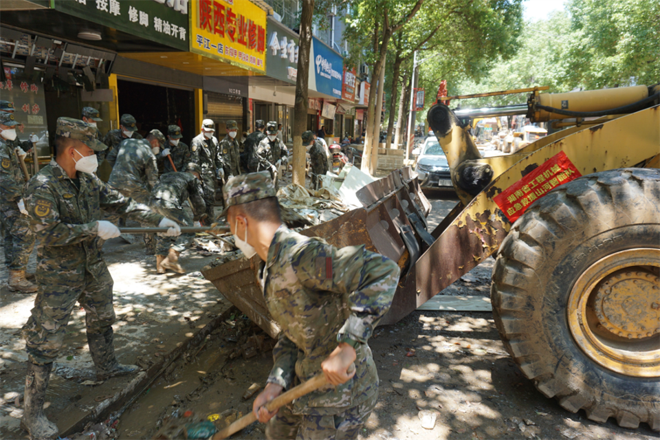 驰援湖南平江抗洪抢险，，，，，共克时艰显继续