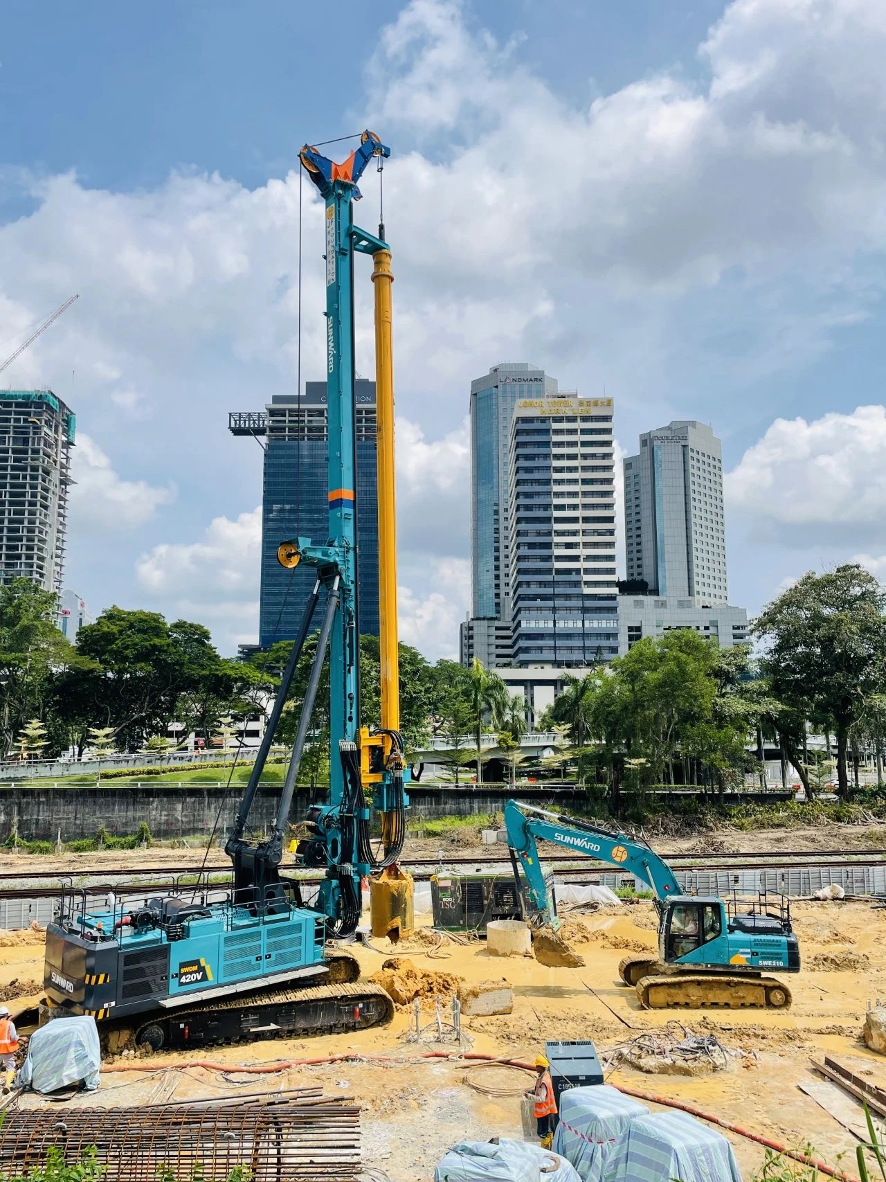 扬帆起航 | 恒峰g22智能闪灼长沙工程机械展东南亚分展