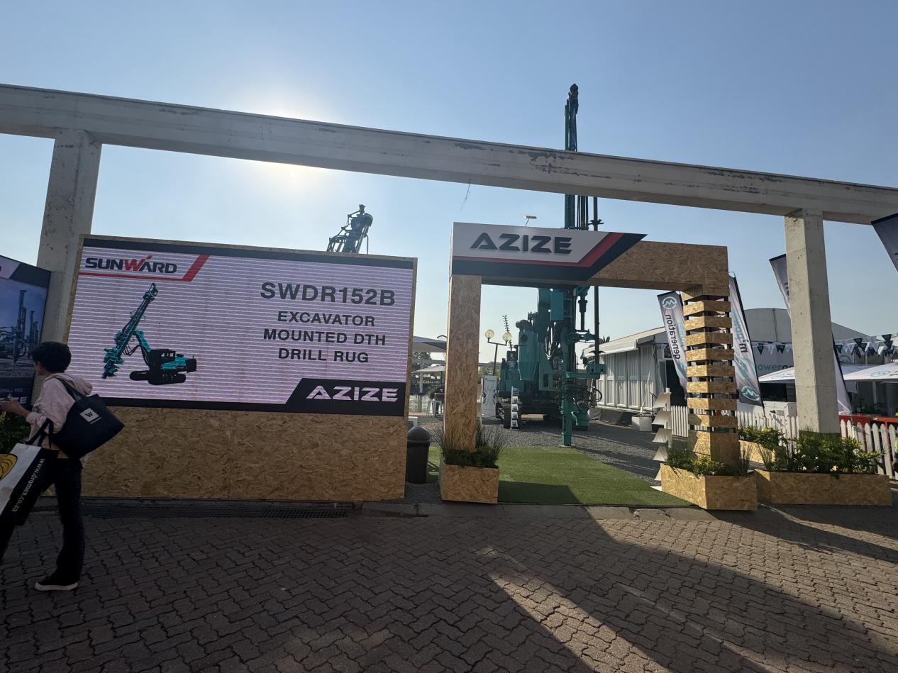 跨越山海，，，，，，，重器远航！恒峰g22智能亮相南非最大矿业展会