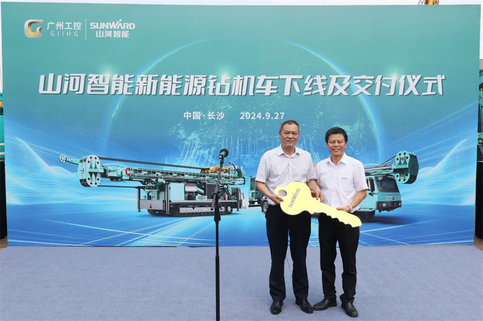 引领绿色科技新篇章！恒峰g22智能新能源钻机乐成交付