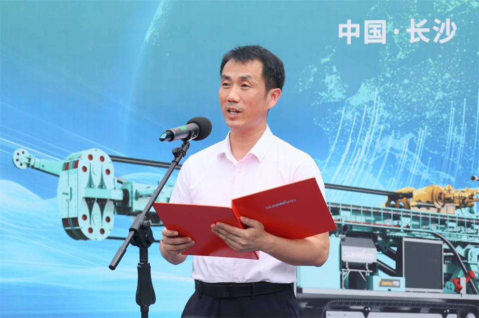 引领绿色科技新篇章！恒峰g22智能新能源钻机乐成交付