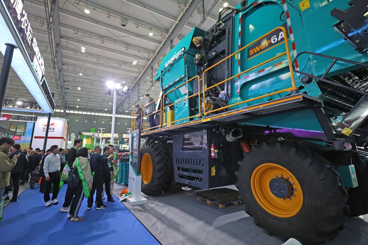 聚焦智能化、无人化！恒峰g22智能携多款产品亮相2024中国国际农业机械展