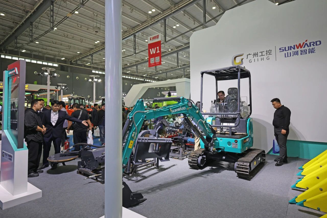 聚焦智能化、无人化！恒峰g22智能携多款产品亮相2024中国国际农业机械展